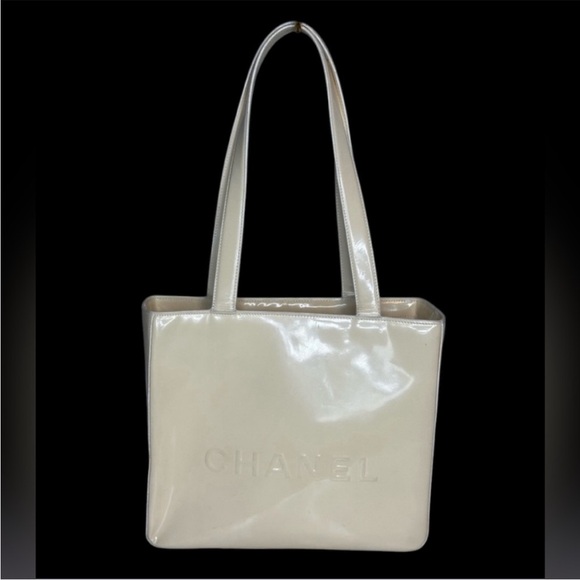 CHANEL Cream Shoulder Bag - Picture 1 of 11